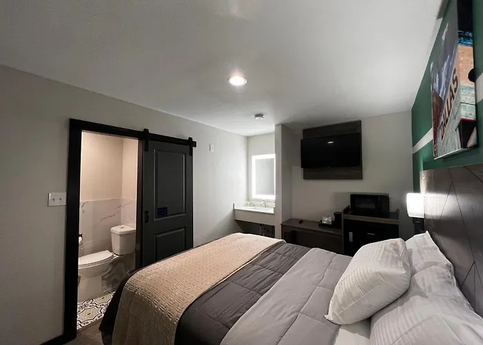 Deluxe Queen Room